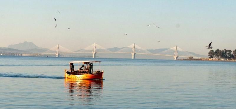 Seaside Residence In นาฟปาคตอส ภายนอก รูปภาพ